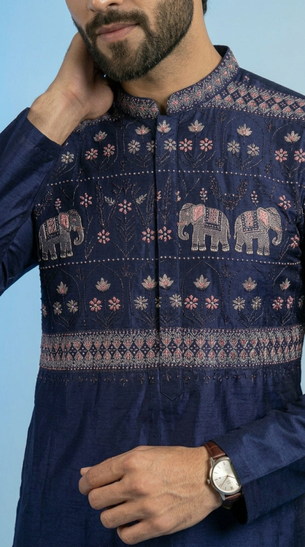 Stylish navy blue men's kurta with elephant print and mandarin collar (1)